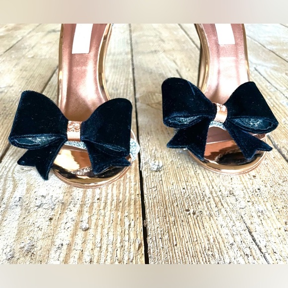 Ted Baker Bowdalo Heels Silver Shimmer Black Velvet Bow Ankle Strap EU 37.5 US 7 - Picture 3 of 13